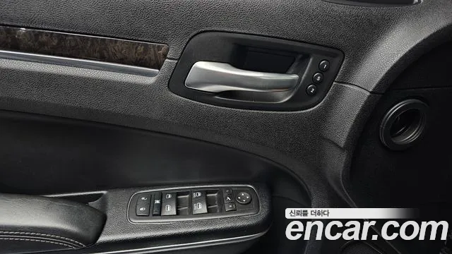 Chrysler 300C 2015 — фото 18