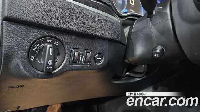 Chrysler 300C 2015 — фото 20