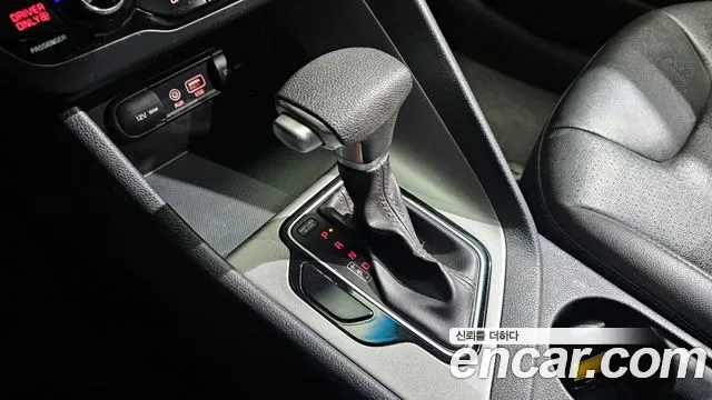 Kia Niro 2017 — фото 12