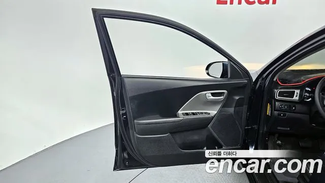 Kia Niro 2017 — фото 14