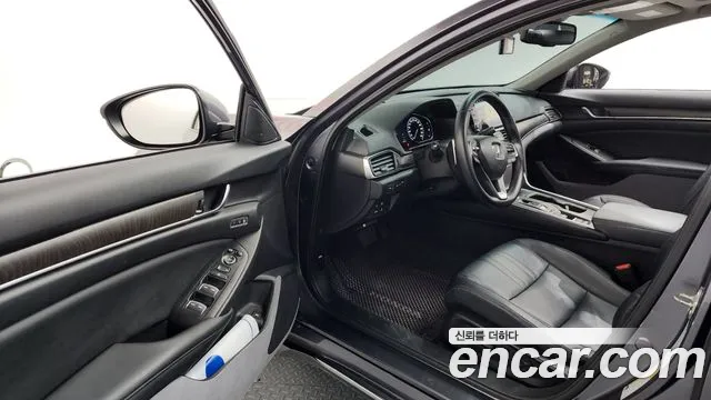 Honda Accord 2018 — фото 10