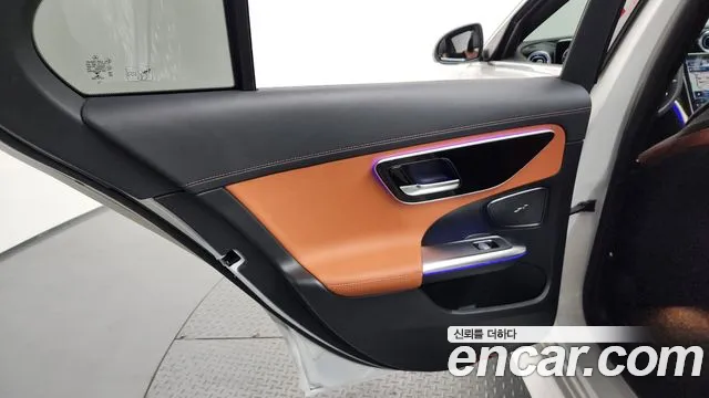 Mercedes-Benz C-Class 2023 — фото 15