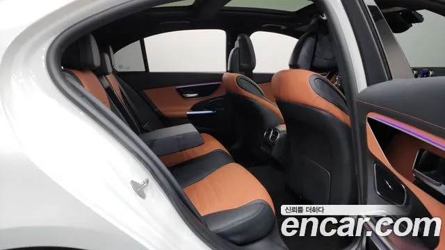 Mercedes-Benz C-Class 2023 — фото 16