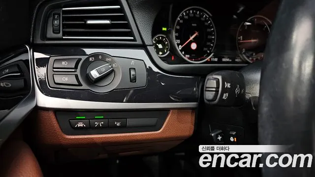 BMW 5-Series 2016 — фото 16