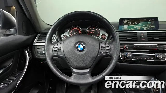 BMW 3-Series 2018 — фото 13