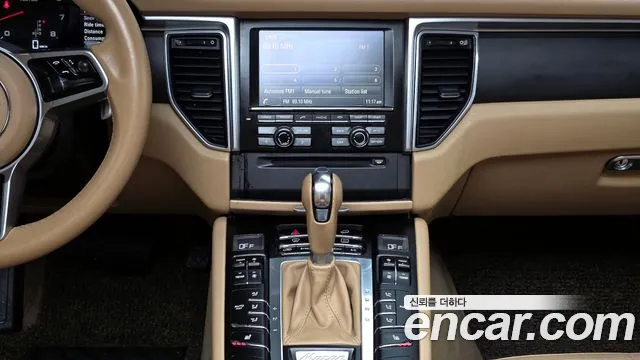 Porsche Macan 2015 — фото 14