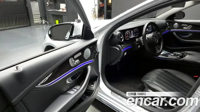 Mercedes-Benz E-Class 2017 — фото 13