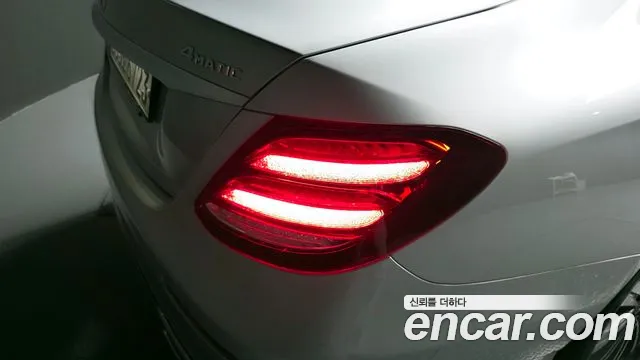 Mercedes-Benz E-Class 2017 — фото 9