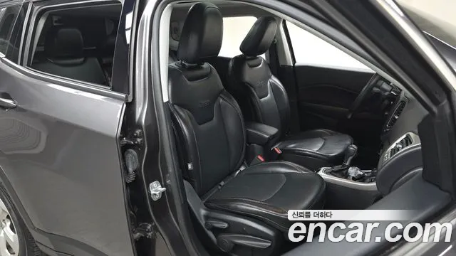 Jeep Compass 2018 — фото 12