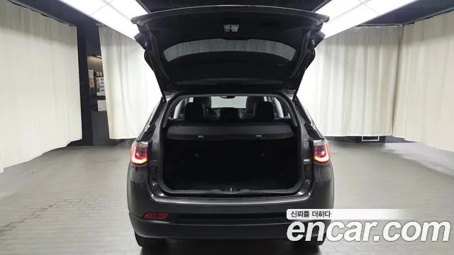 Jeep Compass 2018 — фото 20