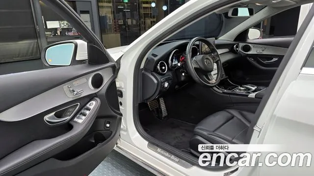 Mercedes-Benz C-Class 2018 — фото 13