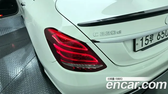 Mercedes-Benz C-Class 2018 — фото 9
