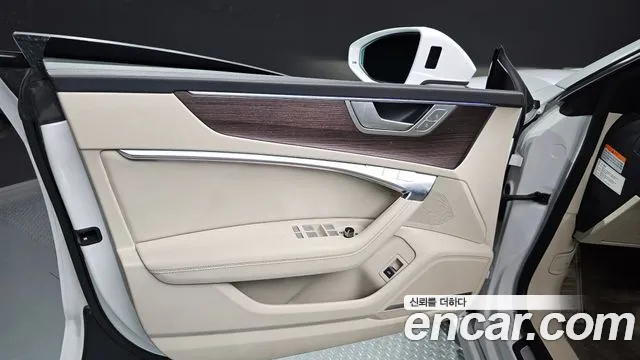 Audi A7 2022 — фото 14