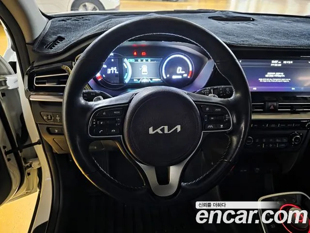 Kia Niro 2023 — фото 8