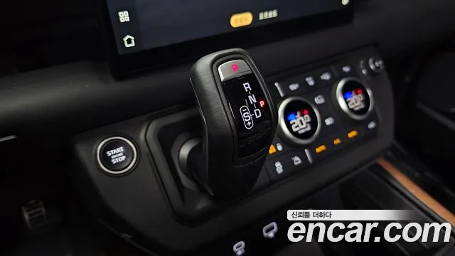 Land Rover Defender 2024 — фото 12