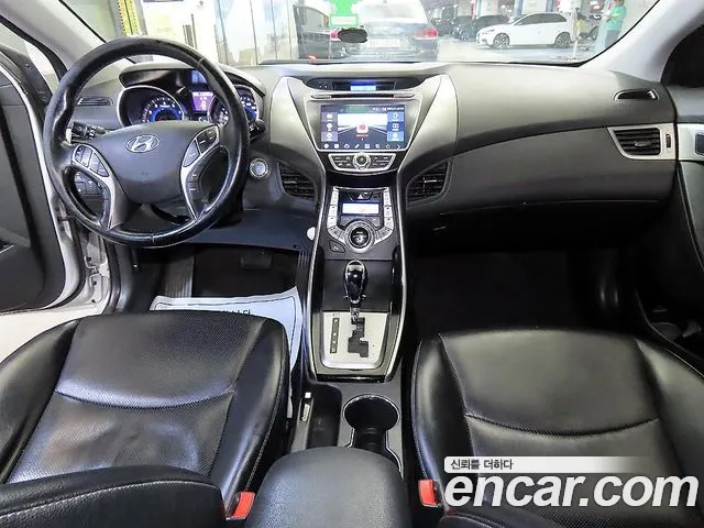 Hyundai AVANTE 2013 — фото 11