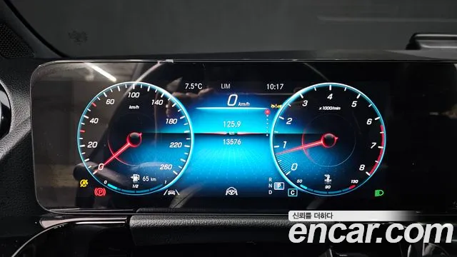 Mercedes-Benz GLA-Class 2023 — фото 11