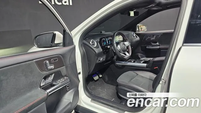 Mercedes-Benz GLA-Class 2023 — фото 13