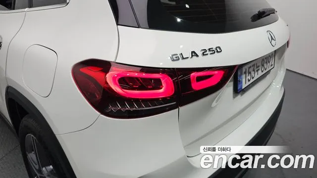 Mercedes-Benz GLA-Class 2023 — фото 9