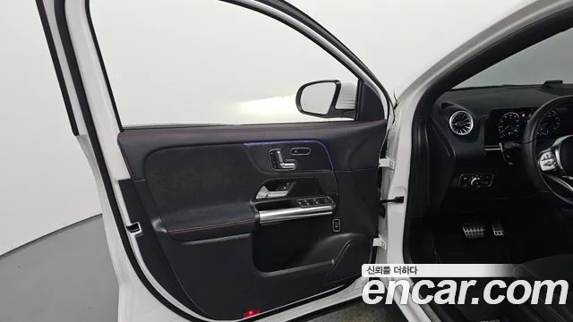Mercedes-Benz GLA-Class 2023 — фото 14