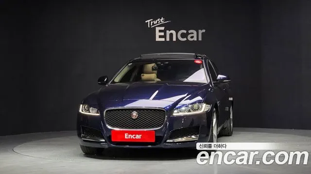 Jaguar XF 2017 — фото 3