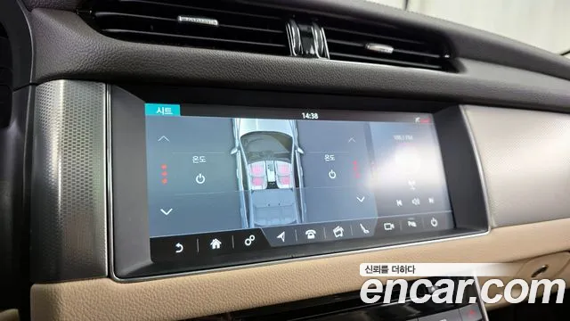 Jaguar XF 2017 — фото 16