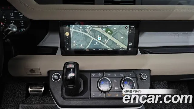 Land Rover Defender 2022 — фото 19