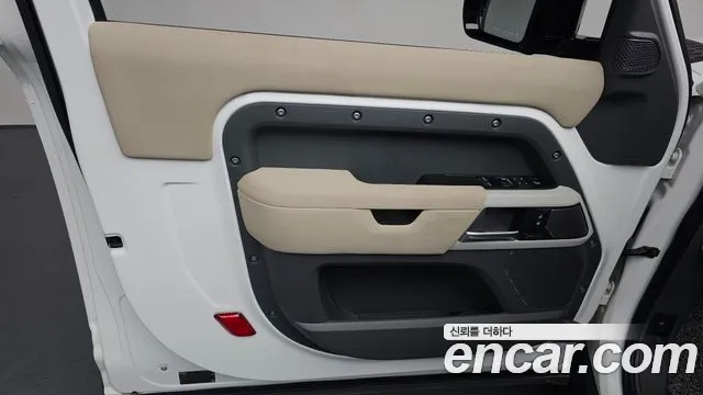 Land Rover Defender 2022 — фото 14