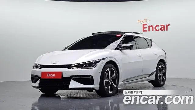 Kia EV6 2023 — фото 1
