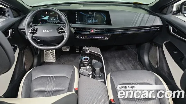 Kia EV6 2023 — фото 10