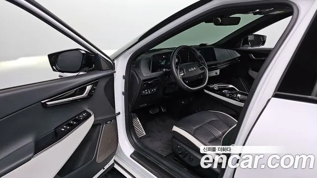 Kia EV6 2023 — фото 13
