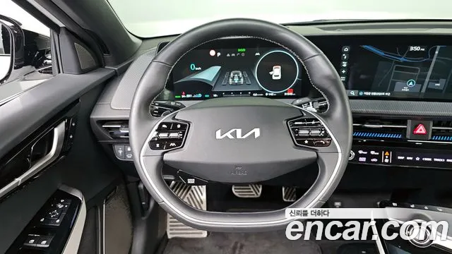 Kia EV6 2023 — фото 19