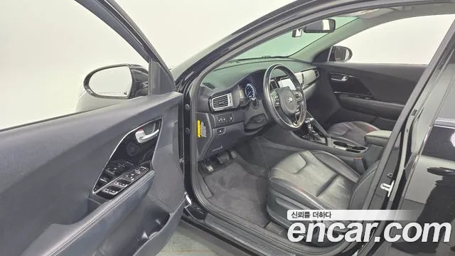 Kia Niro 2017 — фото 13