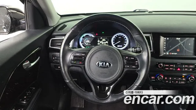 Kia Niro 2017 — фото 18