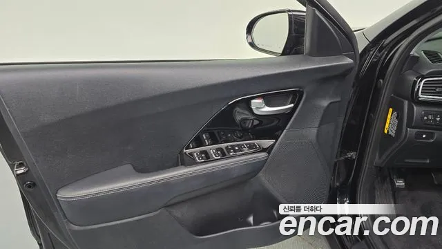 Kia Niro 2017 — фото 14