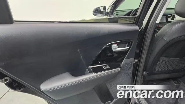 Kia Niro 2017 — фото 15
