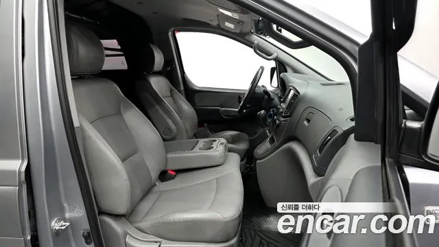 Hyundai Starex 2018 — фото 17