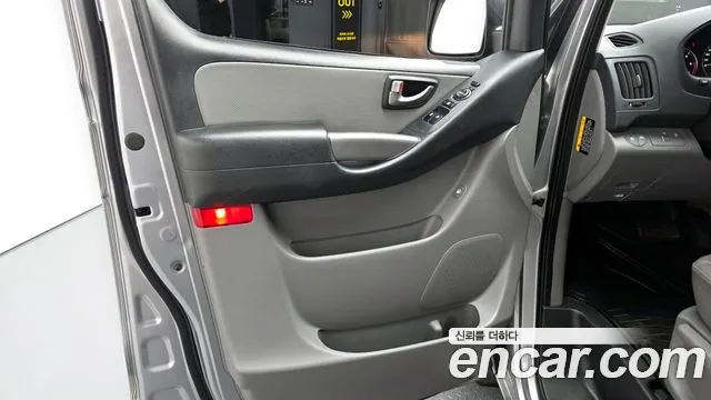 Hyundai Starex 2018 — фото 14