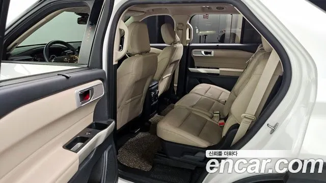Ford Explorer 2021 — фото 16