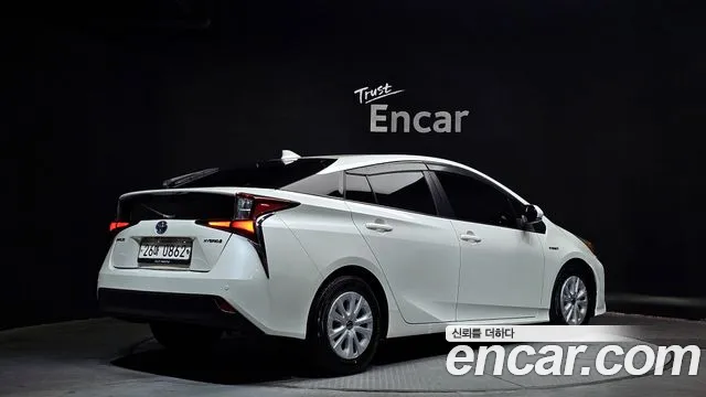 Toyota Prius 2019 — фото 2