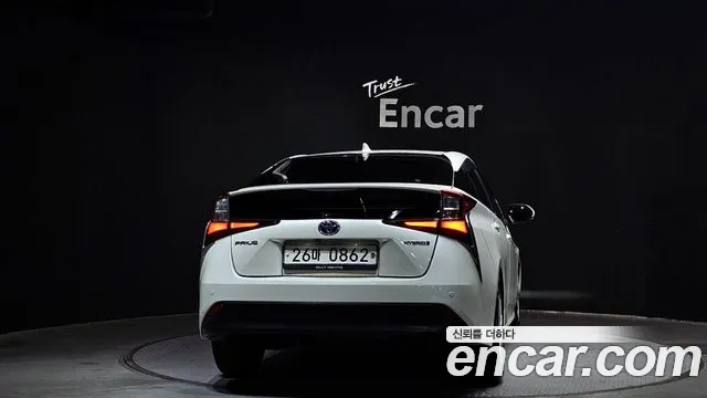 Toyota Prius 2019 — фото 4
