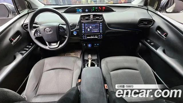 Toyota Prius 2019 — фото 10