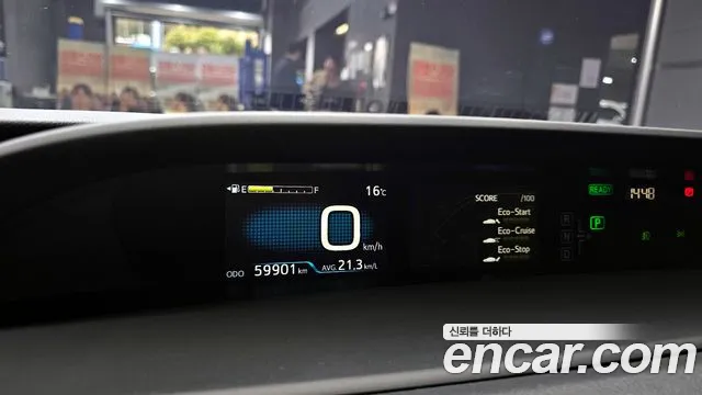 Toyota Prius 2019 — фото 11