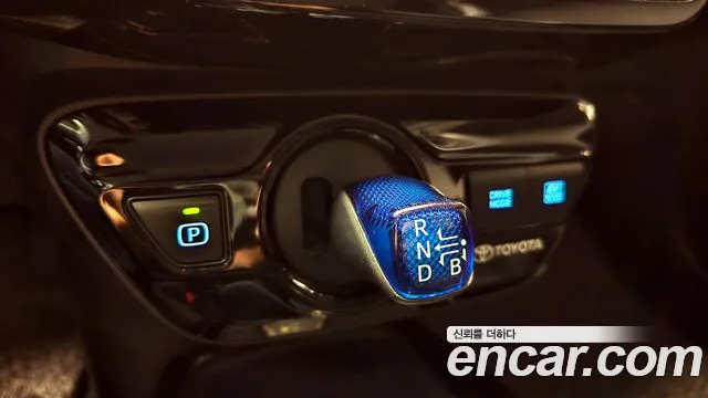 Toyota Prius 2019 — фото 12