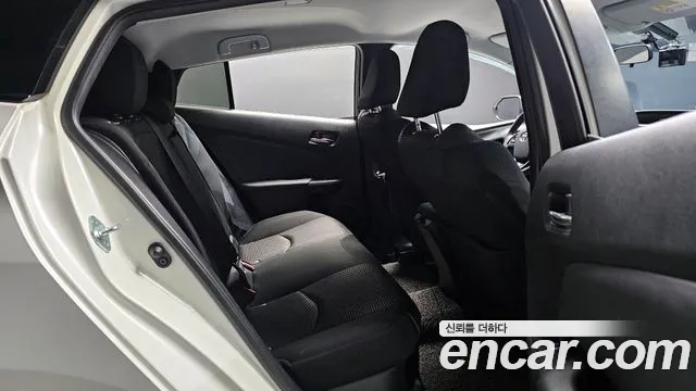 Toyota Prius 2019 — фото 17