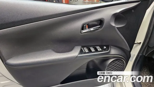 Toyota Prius 2019 — фото 14