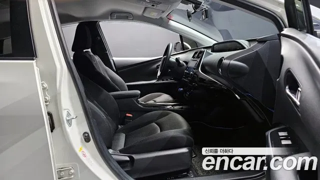 Toyota Prius 2019 — фото 16