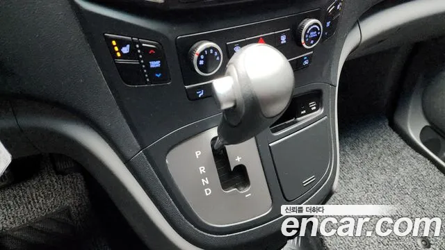 Hyundai Starex 2019 — фото 12