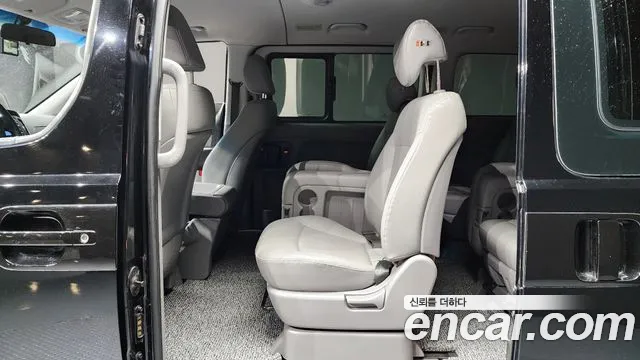 Hyundai Starex 2019 — фото 18