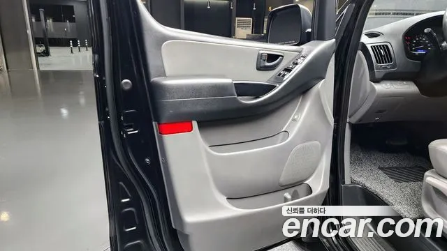 Hyundai Starex 2019 — фото 14